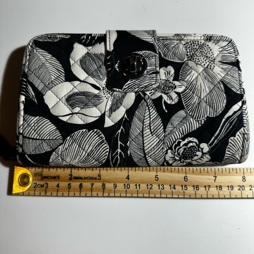 Vera Bradley Turn Lock Wallet Black White Floral Quilted Full Wallet - Picture 7 of 8
